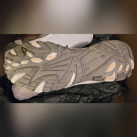 Ashion Women's (Sz 10) Warm Fur-Lined Snow Boots w/Hook & Loop Straps - Picture 5 of 5